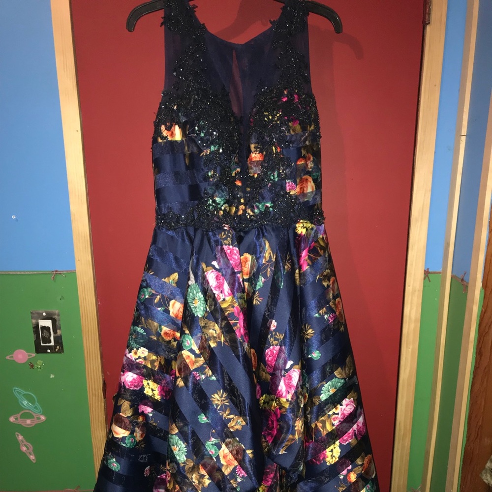 Prom Dress - Picture 1 of 7